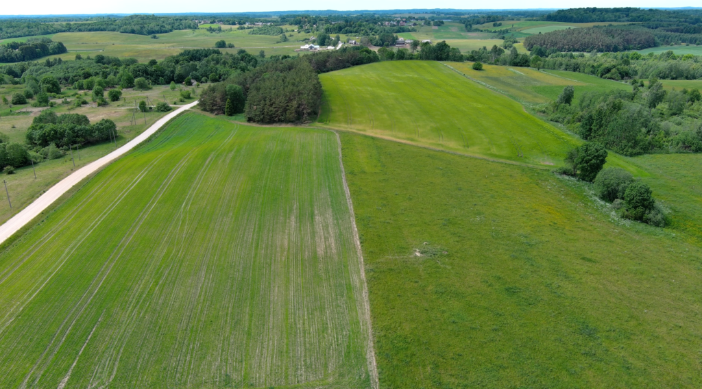 Žemės ūkio objektų filmavimas dronais